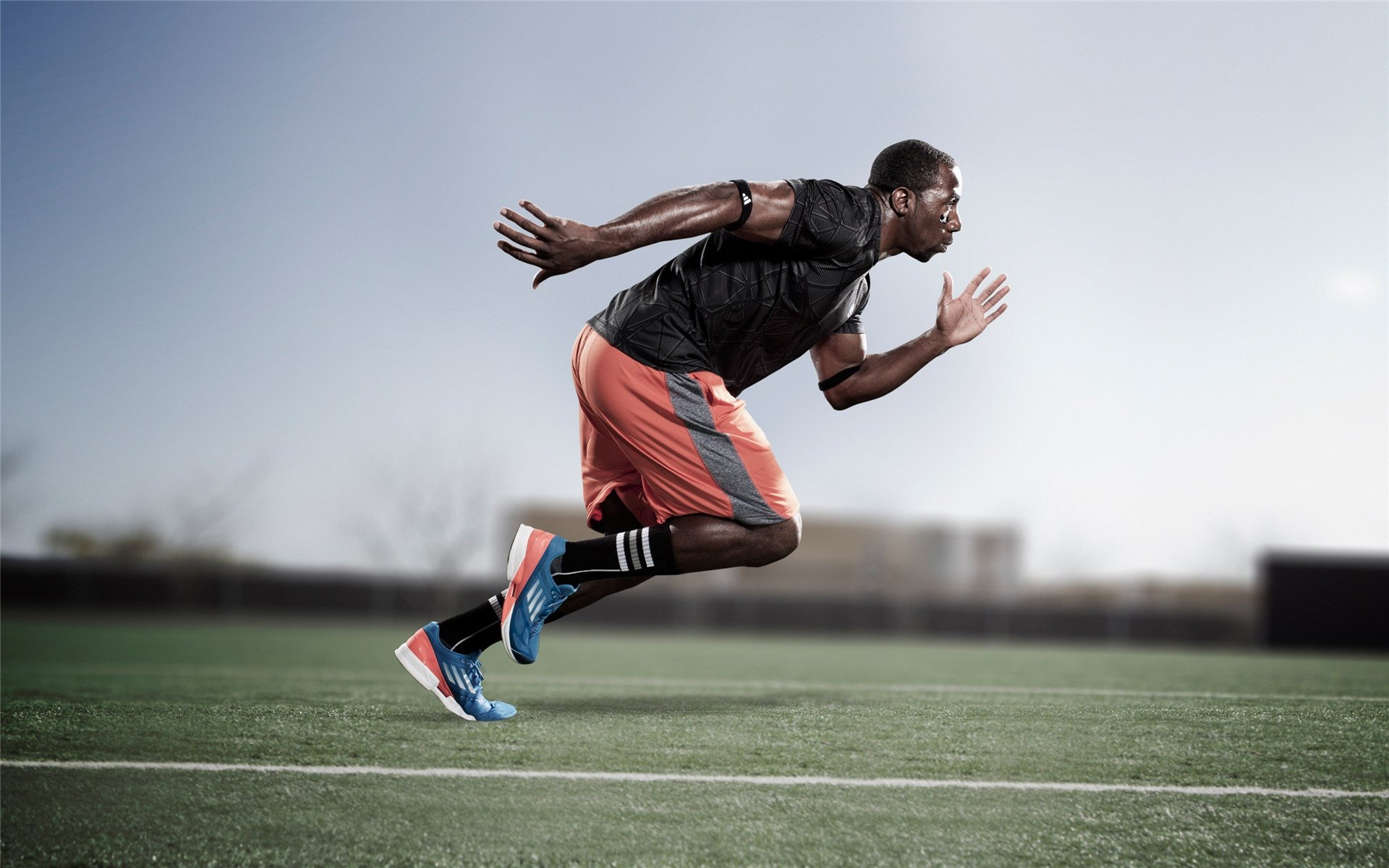 “胡利安·门德斯的坚韧精神与精湛技巧，助力阿根廷美洲狮队勇攀高峰”